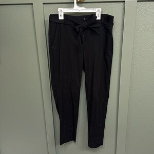 The loft pants with a tie belt